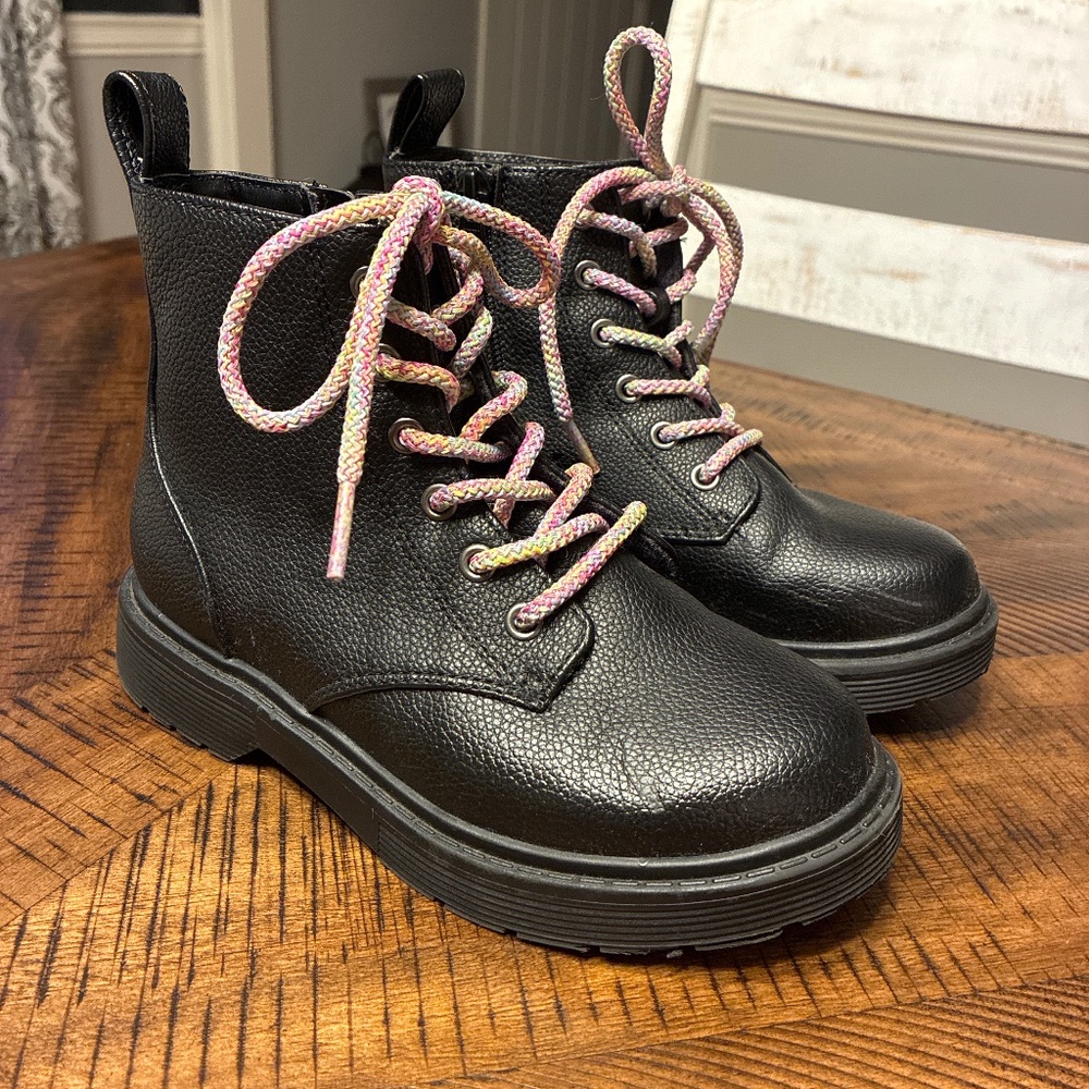 Girls black boots